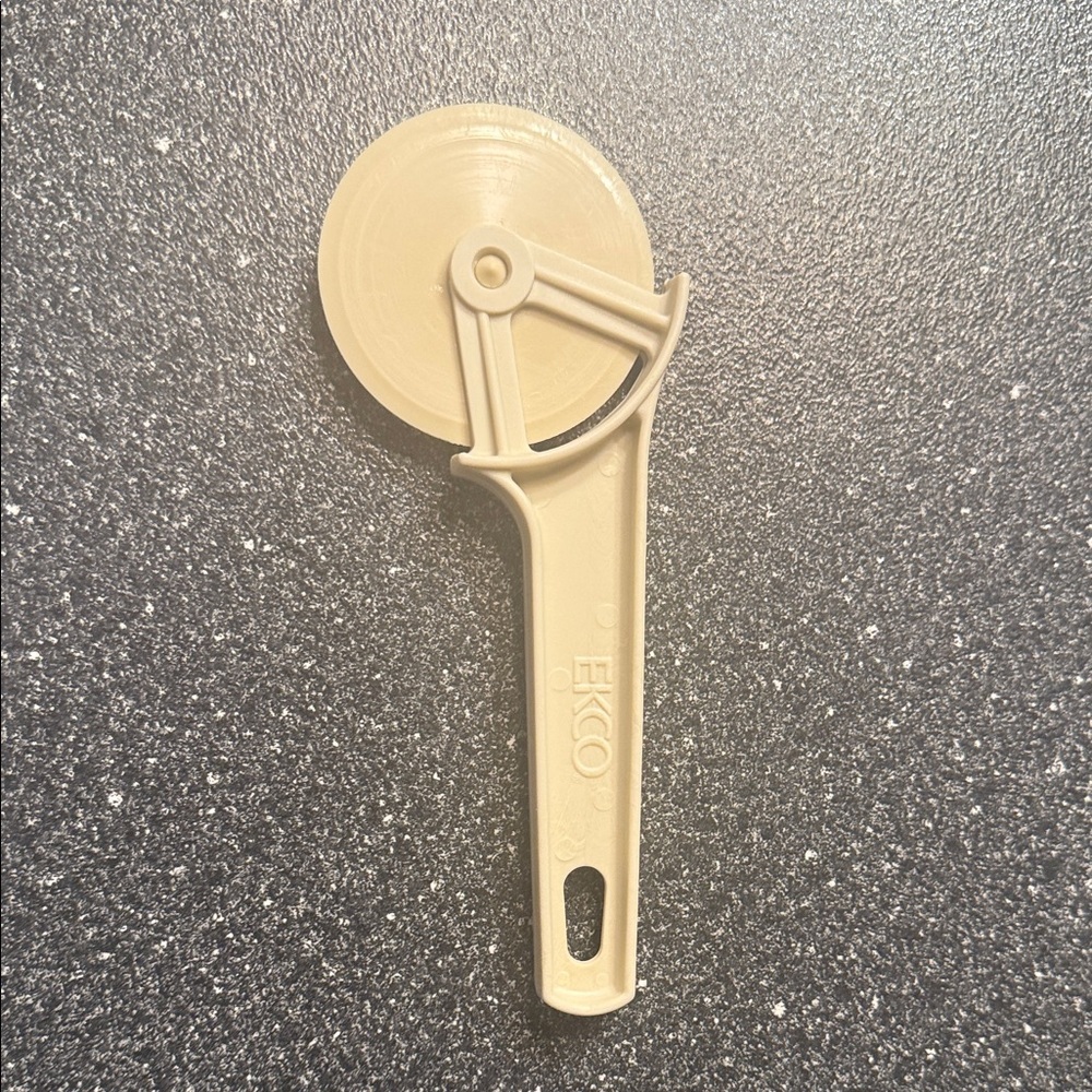 Ekco Tan Pizza Cutter vintage